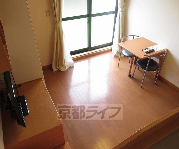 レオパレスプラヌス木津103の居間
