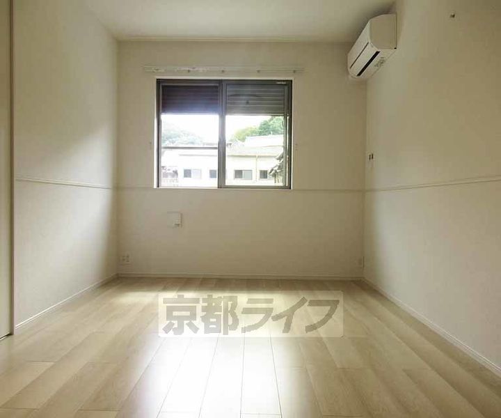 京都府木津川市市坂久保川の賃貸アパートの居間