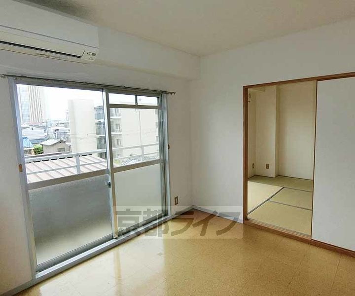 京都府長岡京市開田二丁目の賃貸マンションの居間