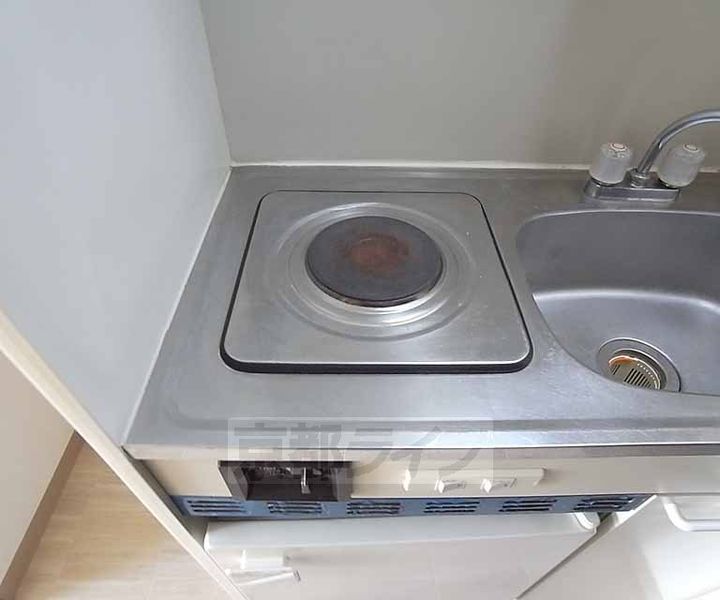 京都府京田辺市山手東1丁目の賃貸マンションのキッチン