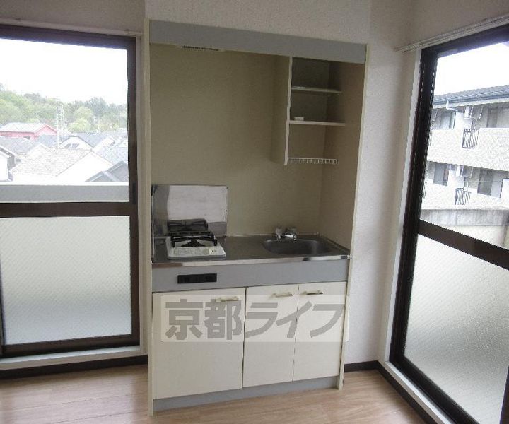 京都府京田辺市大住責谷の賃貸マンションのキッチン