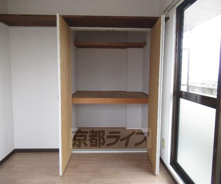 京都府京田辺市大住責谷の賃貸マンションの内装