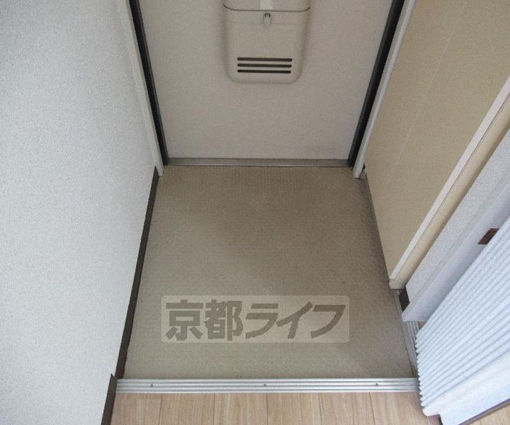 京都府京田辺市大住責谷の賃貸マンションの玄関