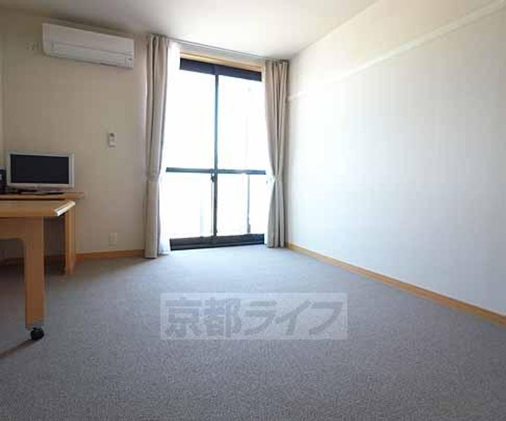 レオパレスMARUTO京田辺305の居間