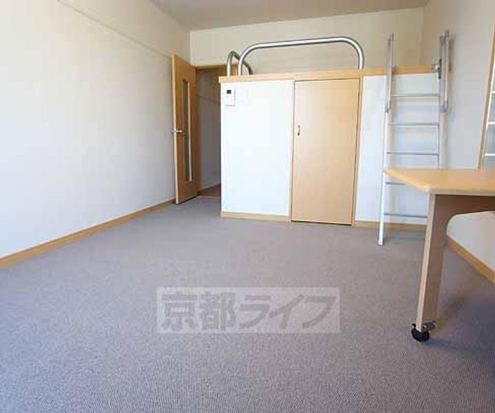 レオパレスMARUTO京田辺305の居間