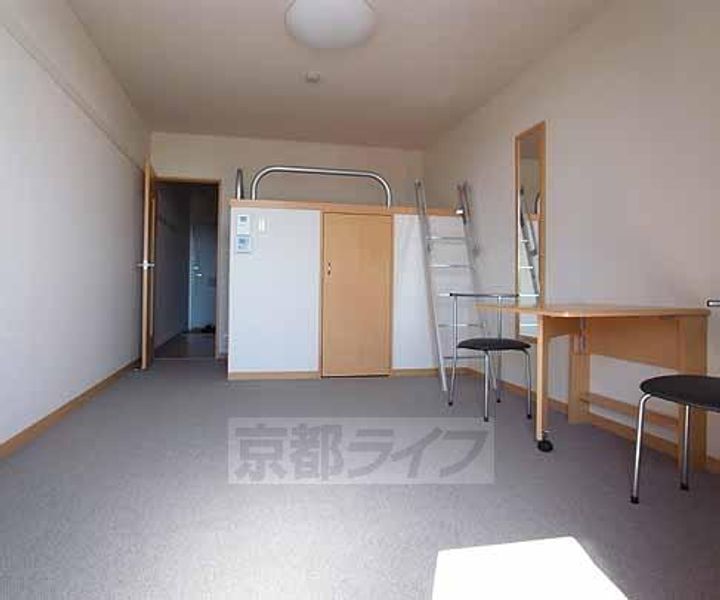 レオパレスMARUTO京田辺305の居間