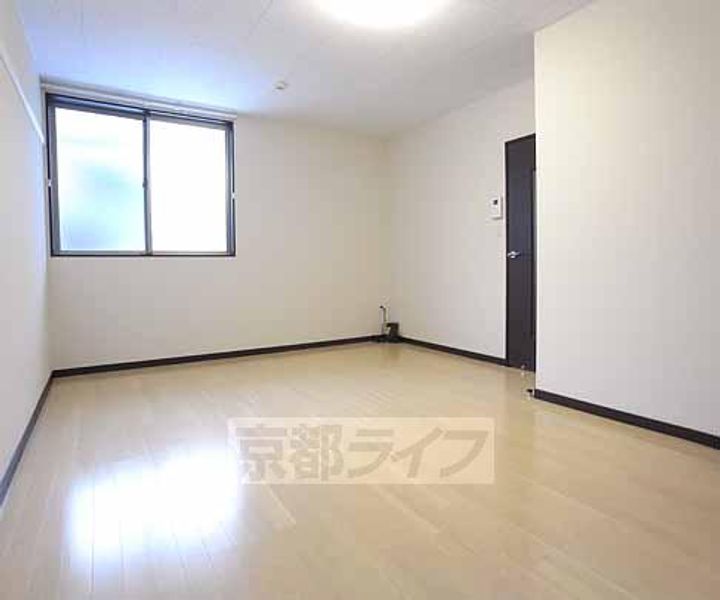 京都府京田辺市東古森の賃貸アパートの居間