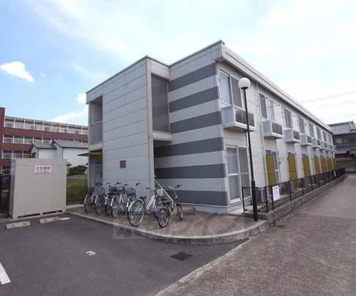 京都府京田辺市三山木見尊田の賃貸アパートの外観