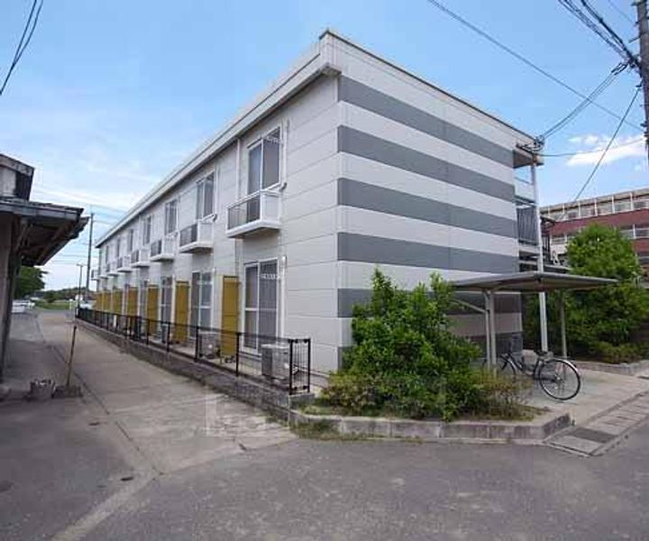 京都府京田辺市三山木見尊田の賃貸アパートの外観