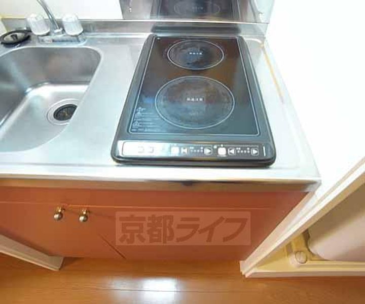京都府京田辺市三山木見尊田の賃貸アパートのキッチン