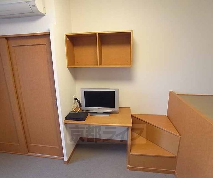 レオパレスクール ド ロータス102の居間