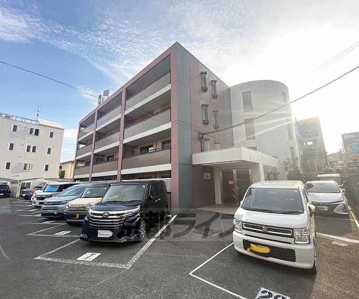 京都府長岡京市友岡2丁目の賃貸マンションの外観