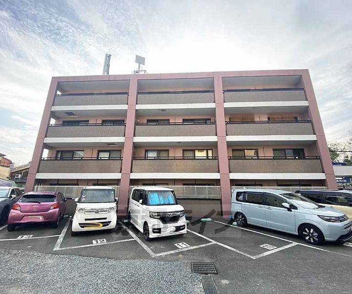 京都府長岡京市友岡2丁目の賃貸マンションの外観