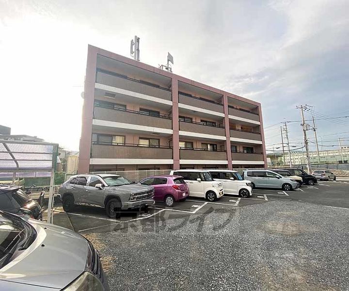 京都府長岡京市友岡2丁目の賃貸マンションの外観