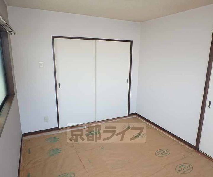 京都府長岡京市友岡2丁目の賃貸マンションの居間