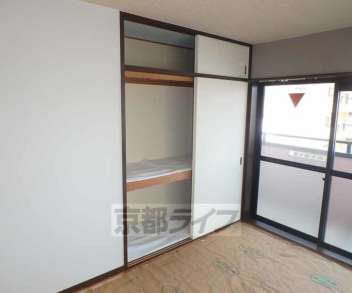 京都府長岡京市友岡2丁目の賃貸マンションの内装