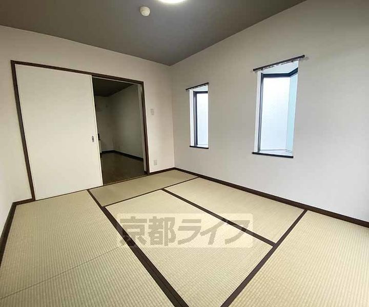 京都府長岡京市友岡2丁目の賃貸マンションの居間
