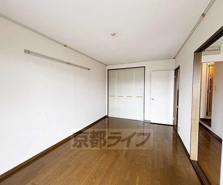 京都府長岡京市滝ノ町2丁目の賃貸アパートの居間