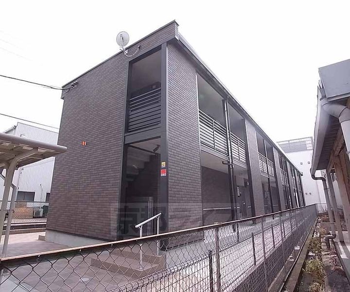 レオパレスディス ポレールの外観