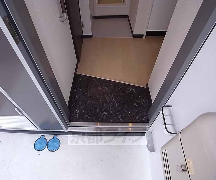 レオパレスディス ポレールの玄関