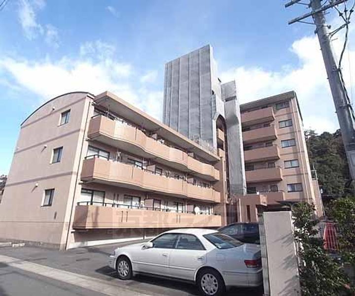 ノイシュロス御室南の外観