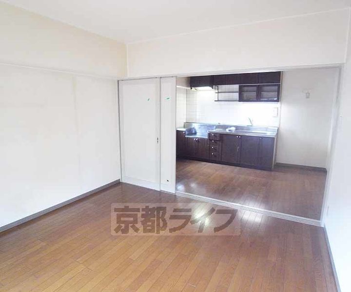 ノイシュロス御室南の居間