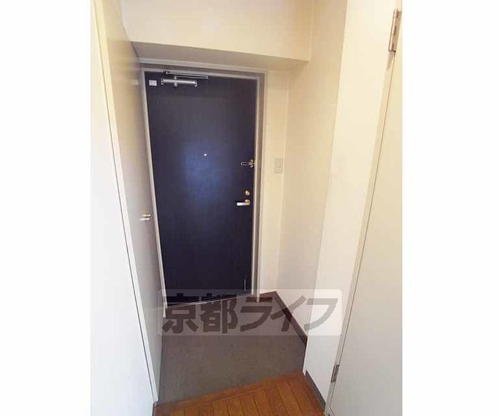 ノイシュロス御室南の玄関