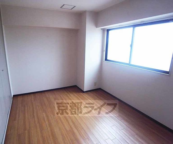 ノイシュロス御室南の居間