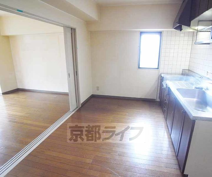 ノイシュロス御室南の居間