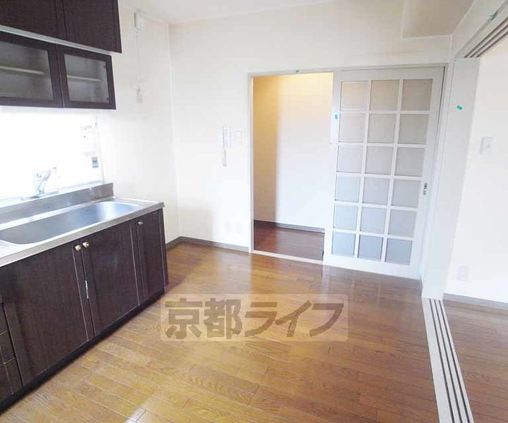 ノイシュロス御室南の居間