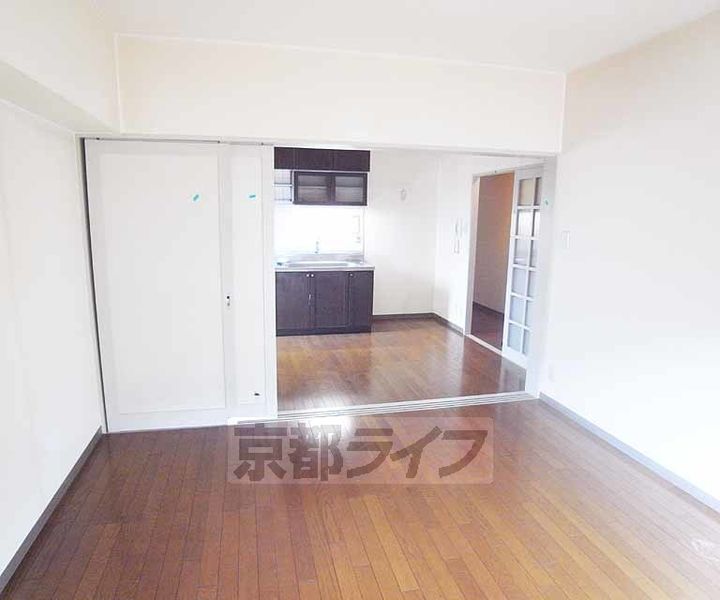 ノイシュロス御室南の居間