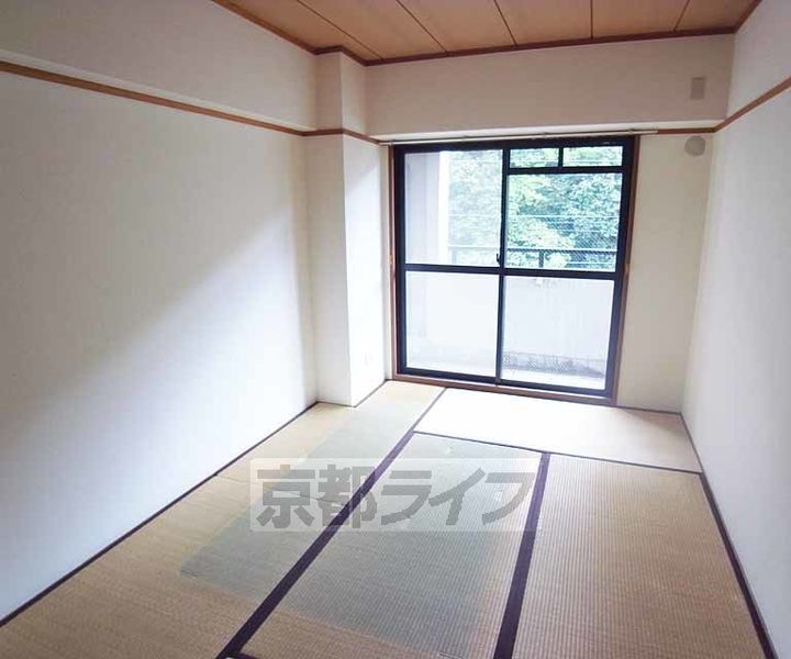 ノイシュロス御室南の居間