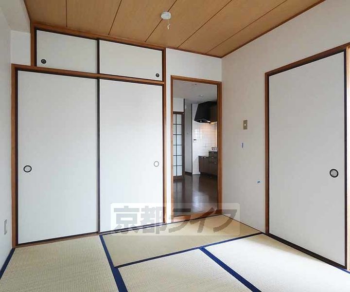 京都府京都市南区唐橋大宮尻町の賃貸マンションの居間