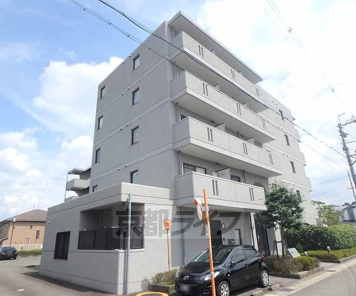 京都府京田辺市田辺鳥本の賃貸マンションの外観