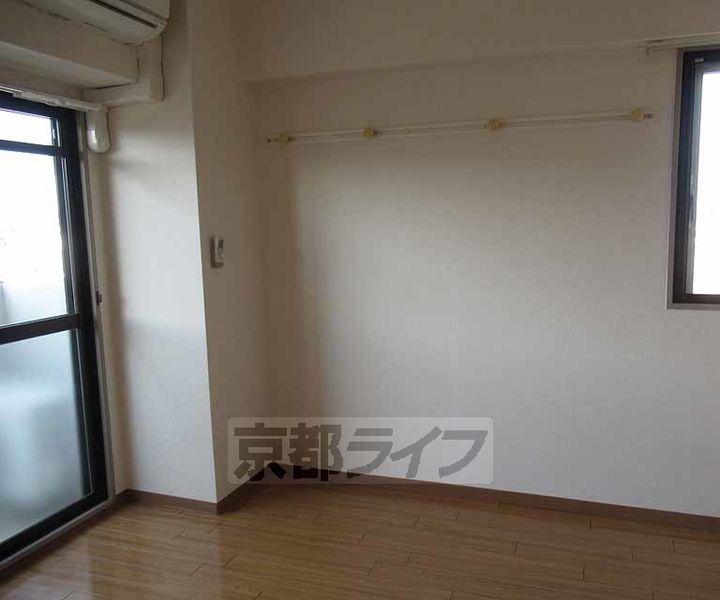 京都府京田辺市田辺鳥本の賃貸マンションの居間