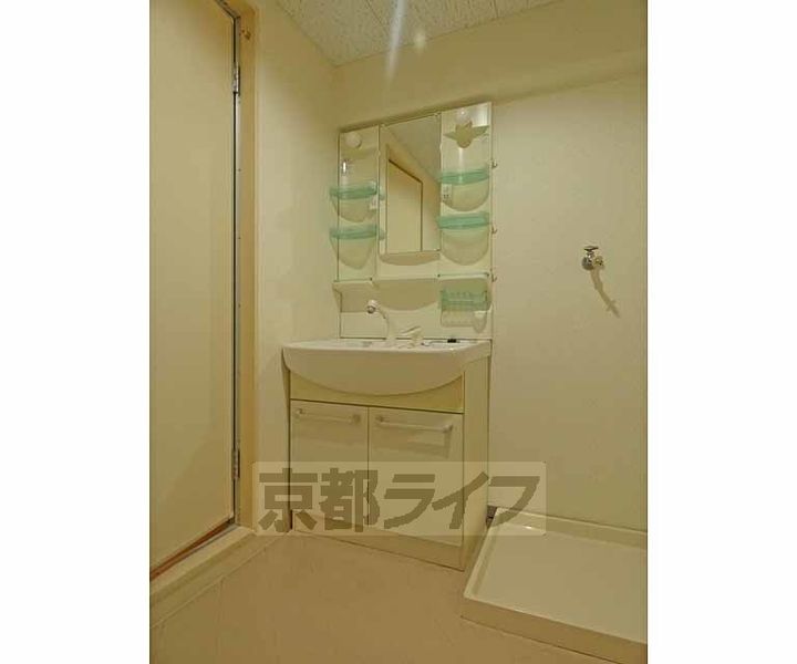 京都府京都市下京区西七条南西野町の賃貸マンションの内装