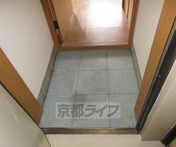 ジュネス東條302の玄関