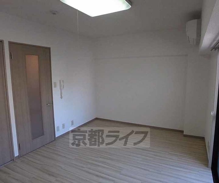 京都府京都市中京区衣棚通姉小路下る突抜町の賃貸マンションの居間