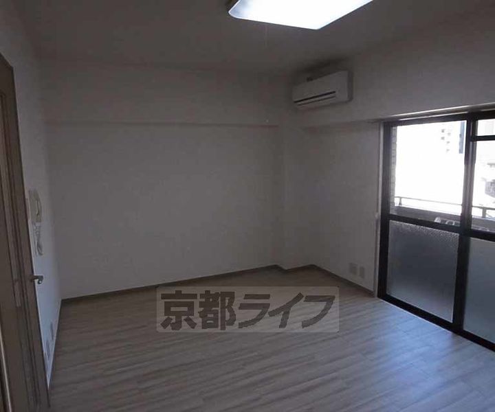 京都府京都市中京区衣棚通姉小路下る突抜町の賃貸マンションの居間