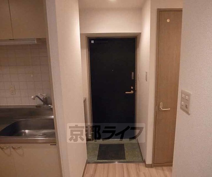 京都府京都市中京区衣棚通姉小路下る突抜町の賃貸マンションの玄関