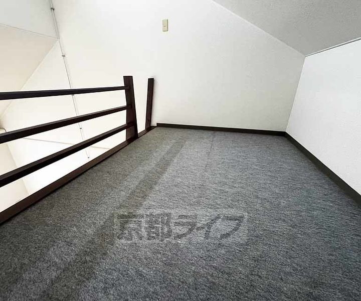 京都府京都市伏見区桃山羽柴長吉中町の賃貸マンションの居間