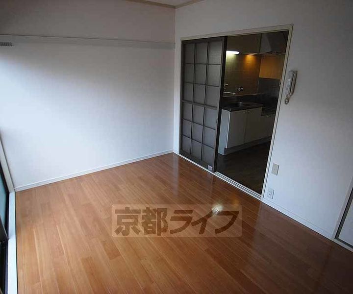 京都府京都市伏見区下油掛町の賃貸アパートの居間