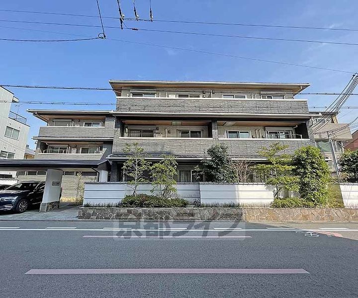 セレーナ室町307の外観
