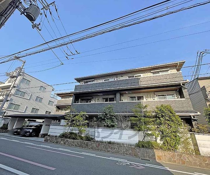 セレーナ室町307の外観