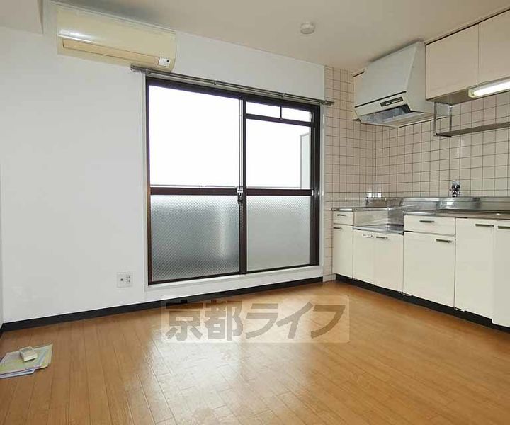 京都府京都市南区吉祥院中島町の賃貸マンションの居間