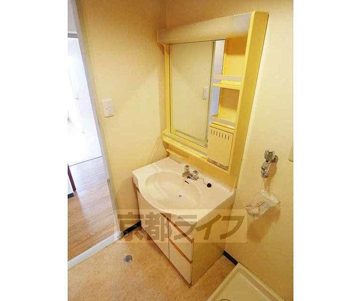 京都府京都市南区吉祥院中島町の賃貸マンションの内装