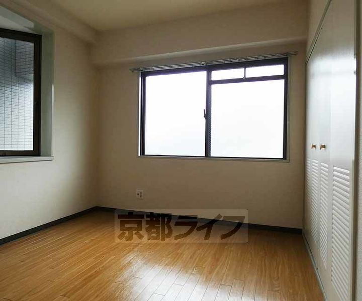 京都府京都市南区吉祥院中島町の賃貸マンションの内装