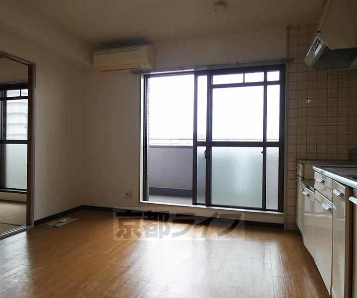 京都府京都市南区吉祥院中島町の賃貸マンションの居間