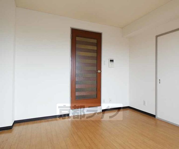 京都府京都市南区吉祥院中島町の賃貸マンションの居間