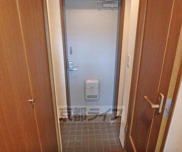 京都府京都市西京区川島東代町の賃貸マンションの玄関